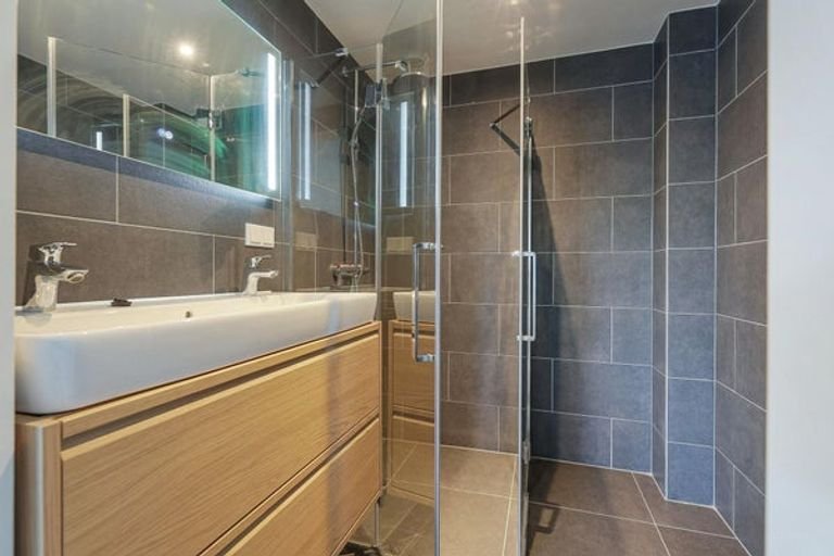 Apartment with roof terrace in De Pijp - Image 9