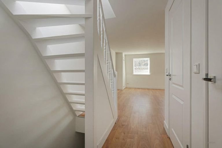 Apartment with roof terrace in De Pijp - Image 8