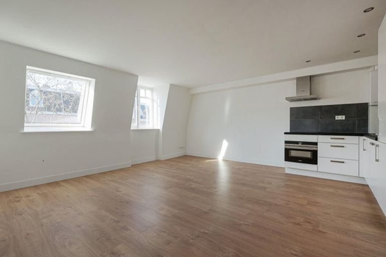 Apartment with roof terrace in De Pijp - Image 2