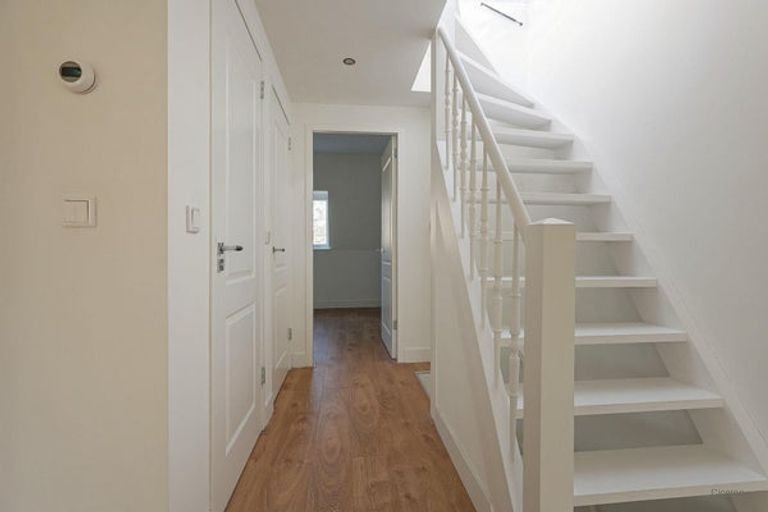 Apartment with roof terrace in De Pijp - Image 7