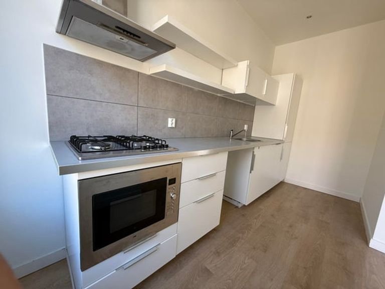2-slaapkamerappartement met balkon in De Pijp - Afbeelding 6