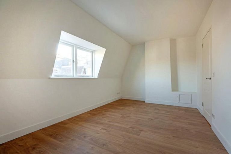 Apartment with roof terrace in De Pijp - Image 5