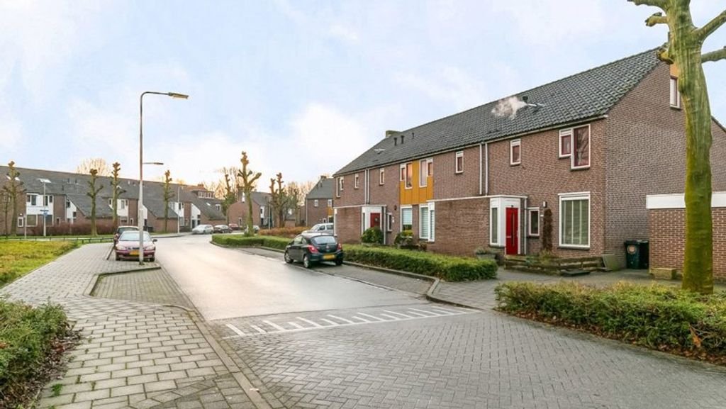 Terraced house of 122 m² with 4 bedrooms in De Laar - Image 3