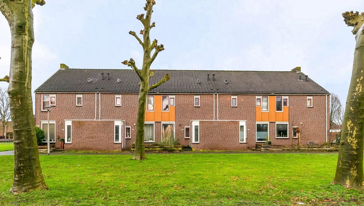 Terraced house of 122 m² with 4 bedrooms in De Laar - Image 1