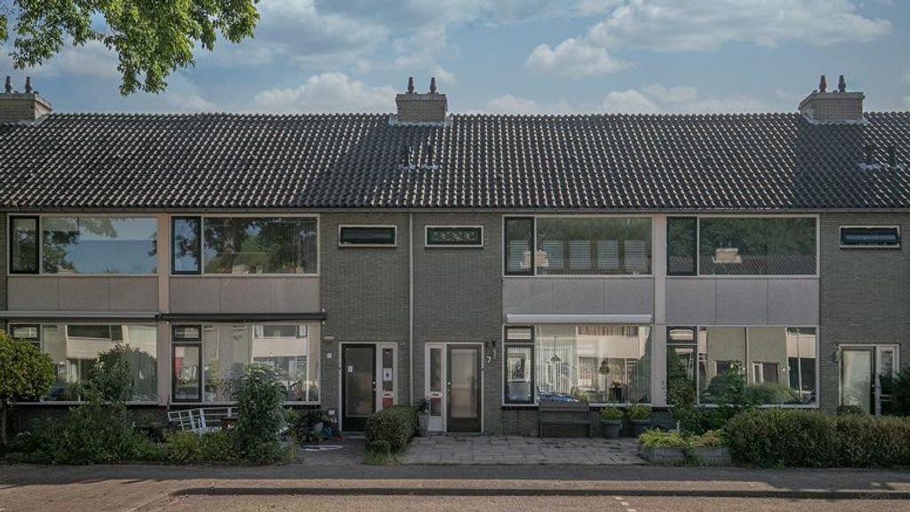 Ruime eengezinswoning met garage in Aa-landen - Afbeelding 1