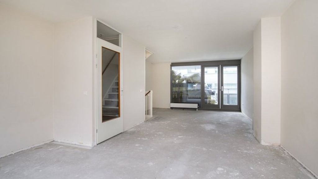 Huis van 154 m² met twee woonkamers en terras in Geuzenveld - Afbeelding 1