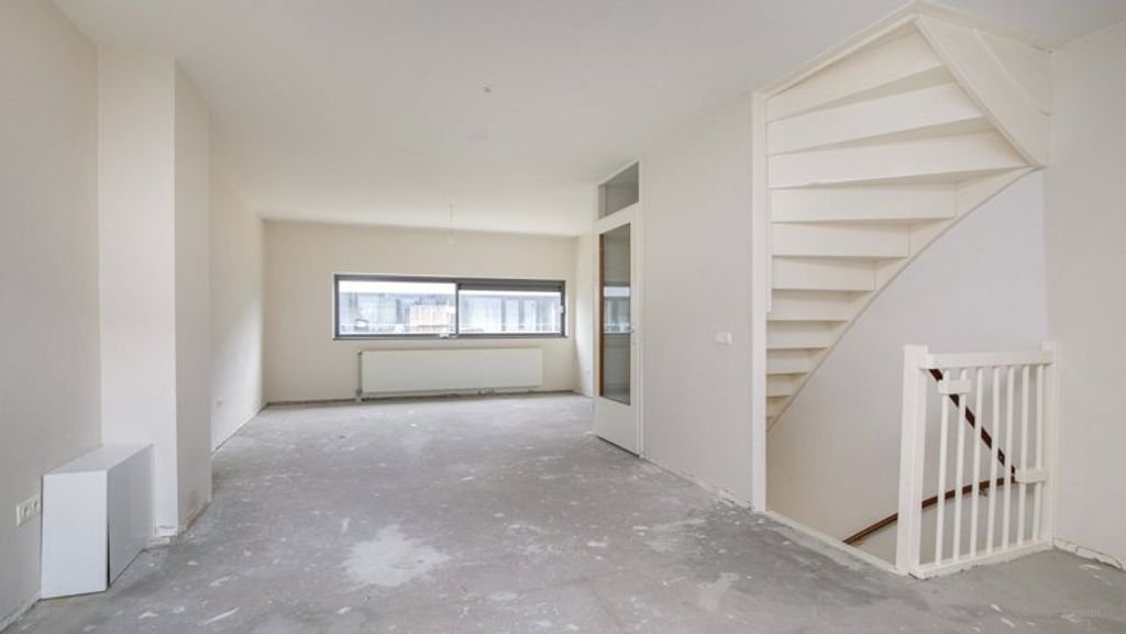 Huis van 154 m² met twee woonkamers en terras in Geuzenveld - Afbeelding 2