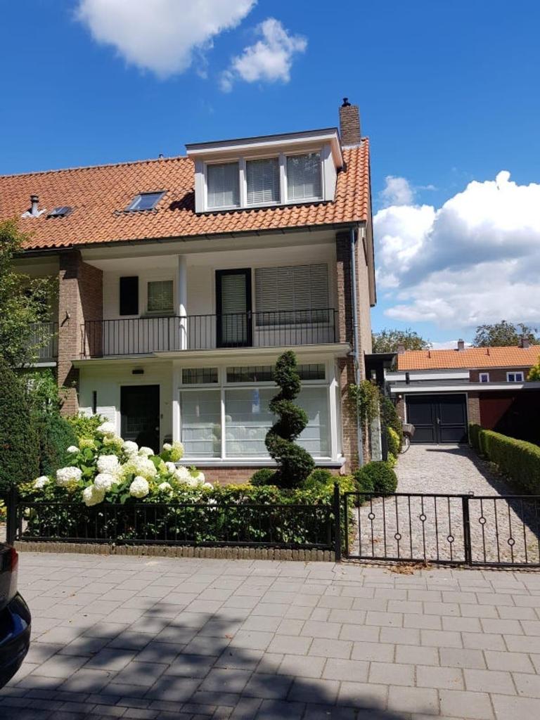 120 m² 2-onder-1-kap aan het Prins Hendrik park - Afbeelding 1