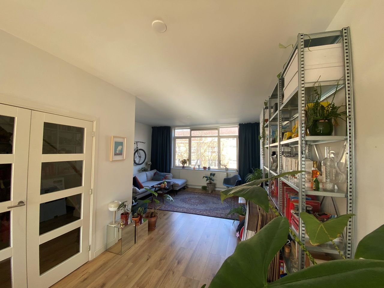 Licht studentenappartement van 75 m² met balkon - Afbeelding 2
