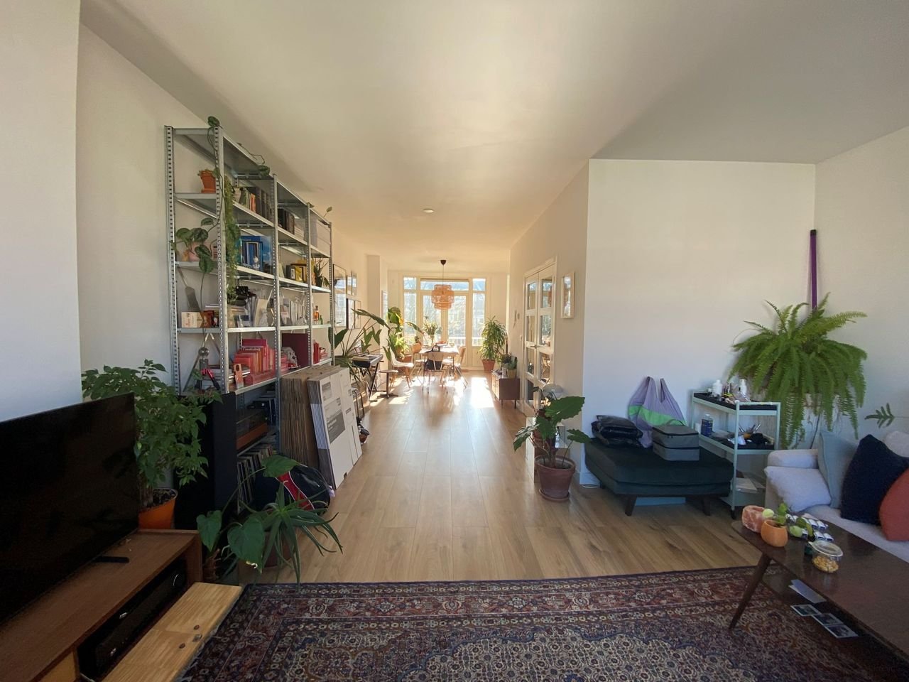 Licht studentenappartement van 75 m² met balkon - Afbeelding 1