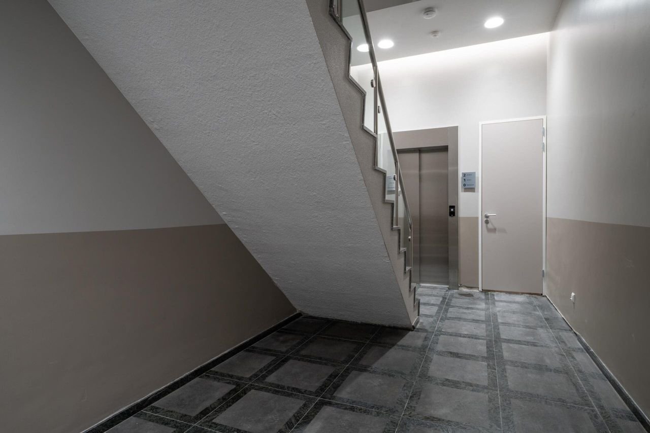 Apartment with 33m² roof terrace - Image 11