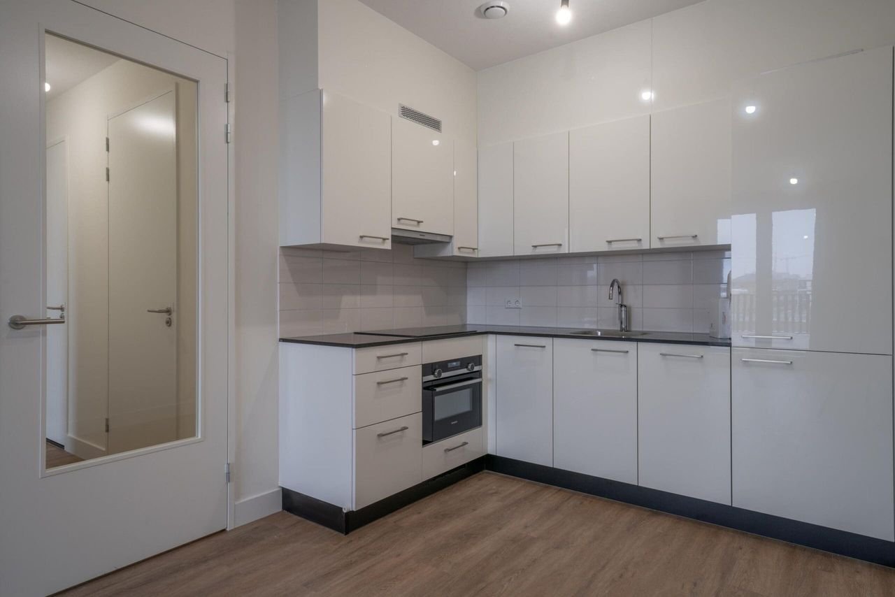 Apartment with 33m² roof terrace - Image 9