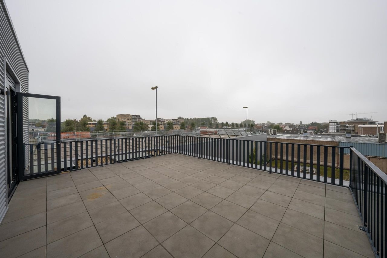 Apartment with 33m² roof terrace - Image 24