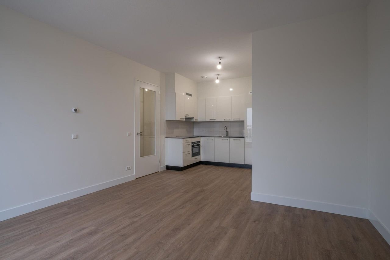 Apartment with 33m² roof terrace - Image 16