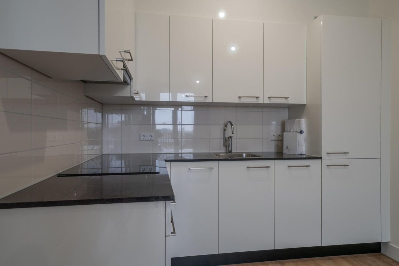 Apartment with 33m² roof terrace - Image 17