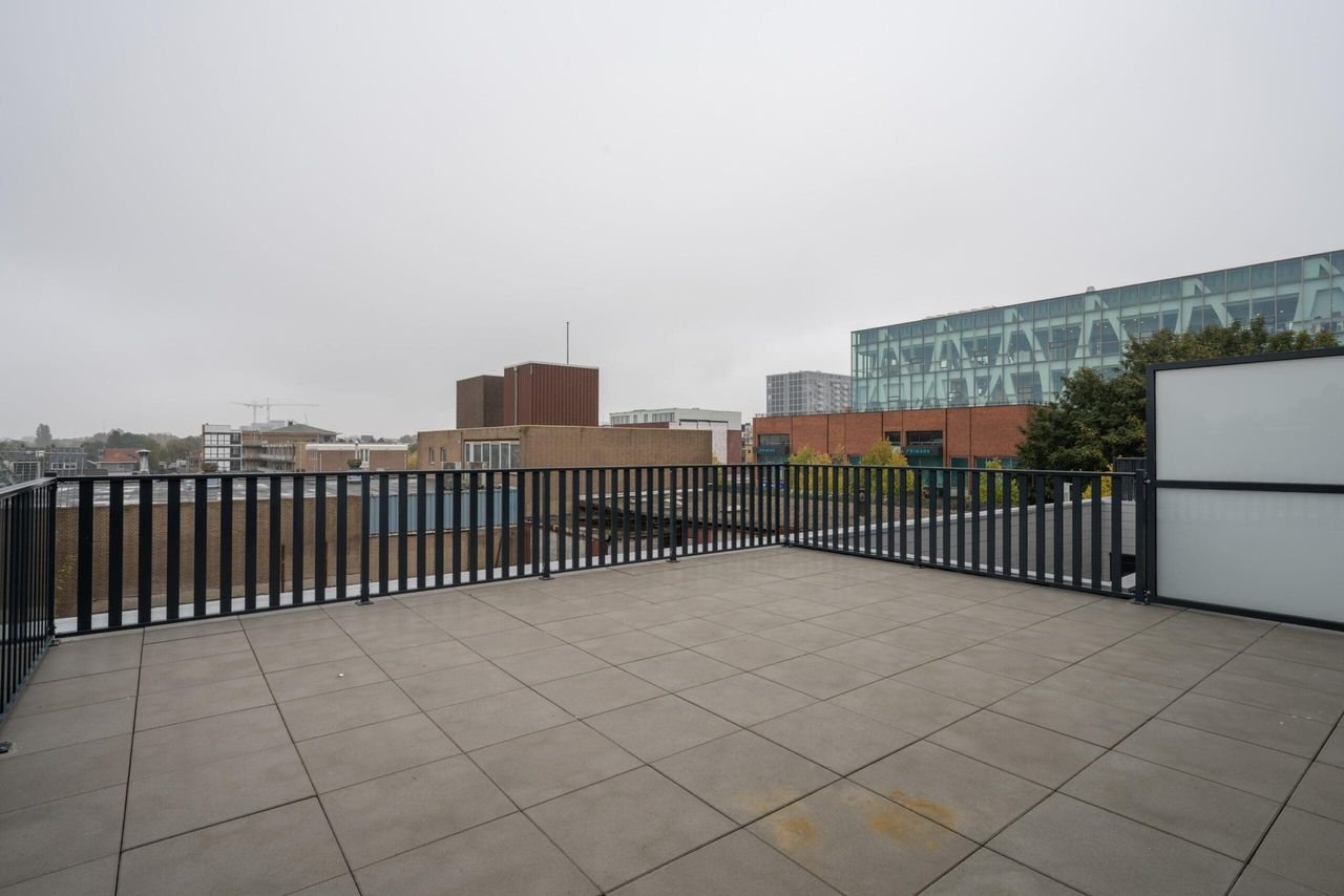 Apartment with 33m² roof terrace - Image 21