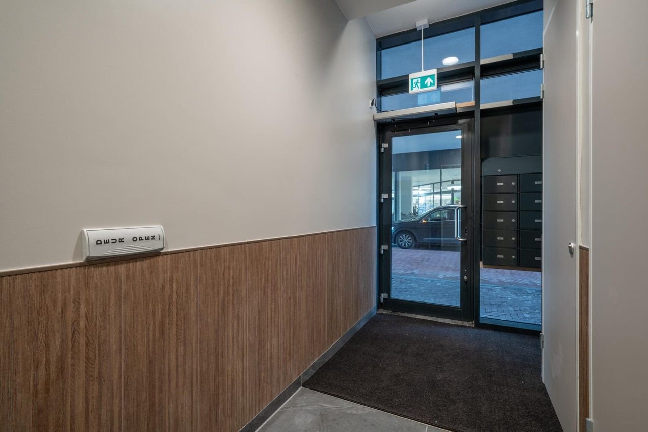 Apartment with 33m² roof terrace - Image 7