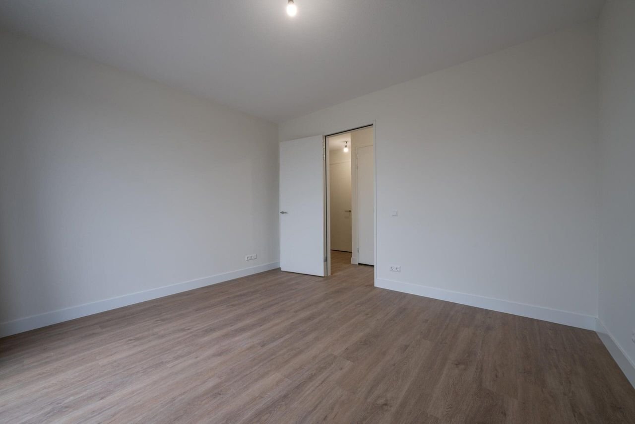 Apartment with 33m² roof terrace - Image 19