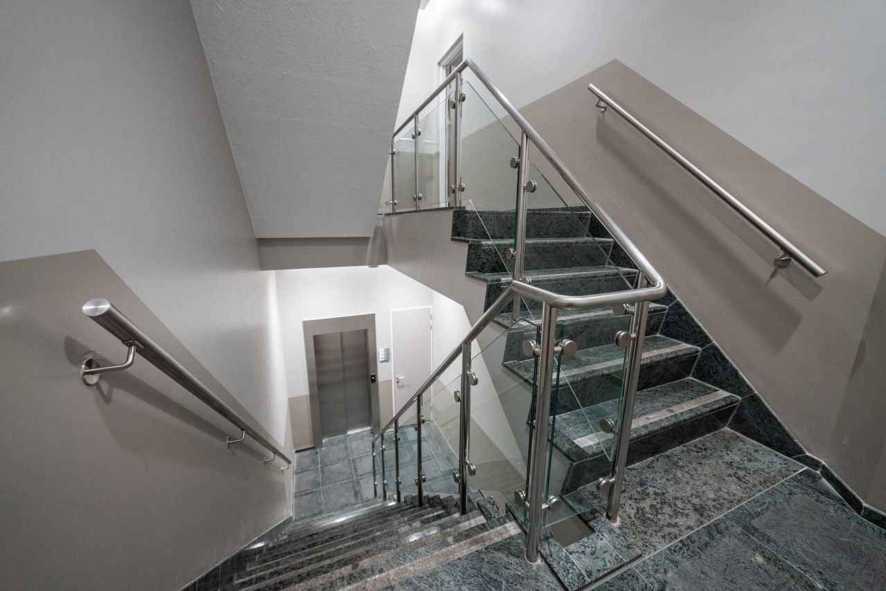 Apartment with 33m² roof terrace - Image 10