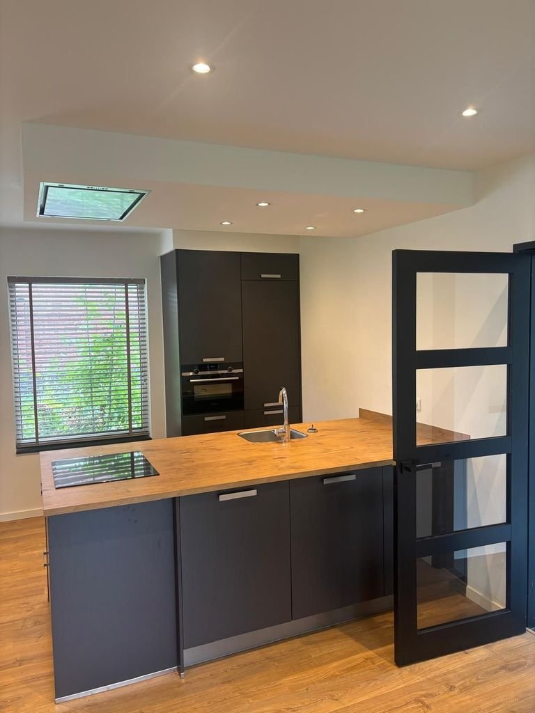 Detached house (152 m²) with garage and large garden in Strijp - Image 3