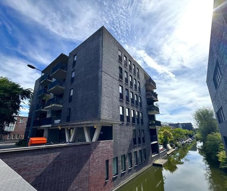 Furnished apartment with canal view - Image 2