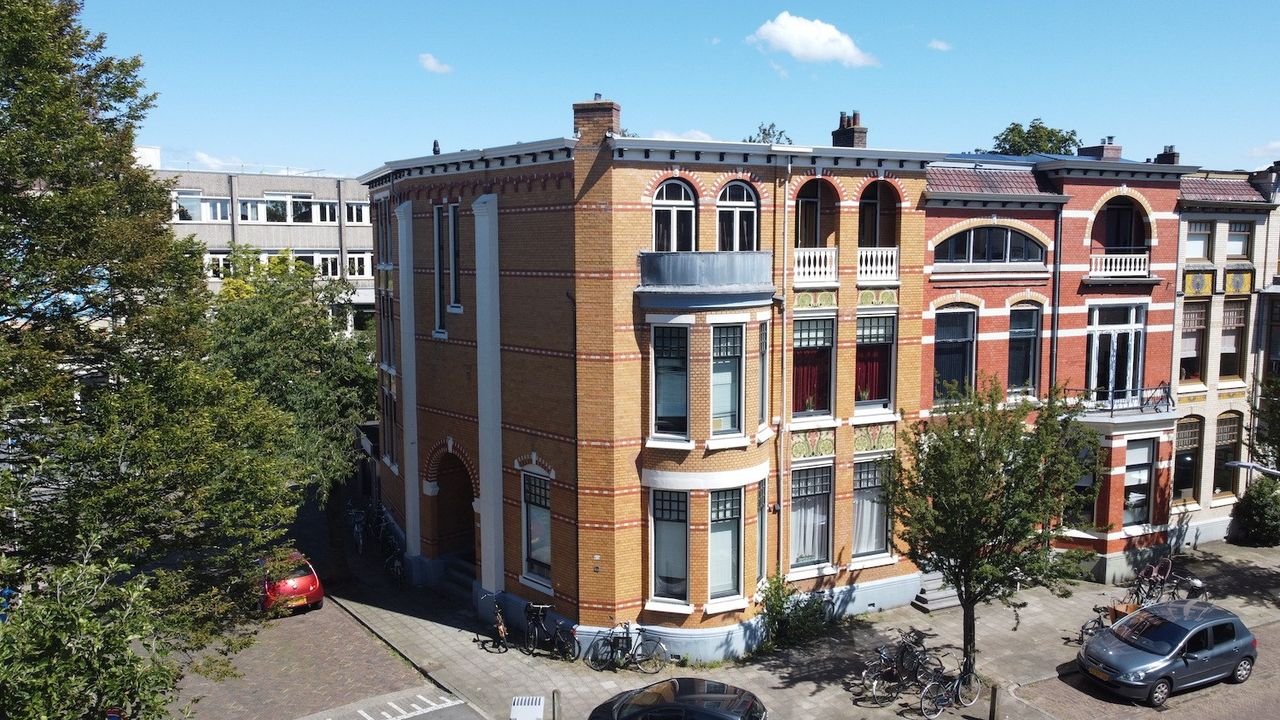 Kamer van 31 m² met keuken en tuin in Veerallee - Afbeelding 1