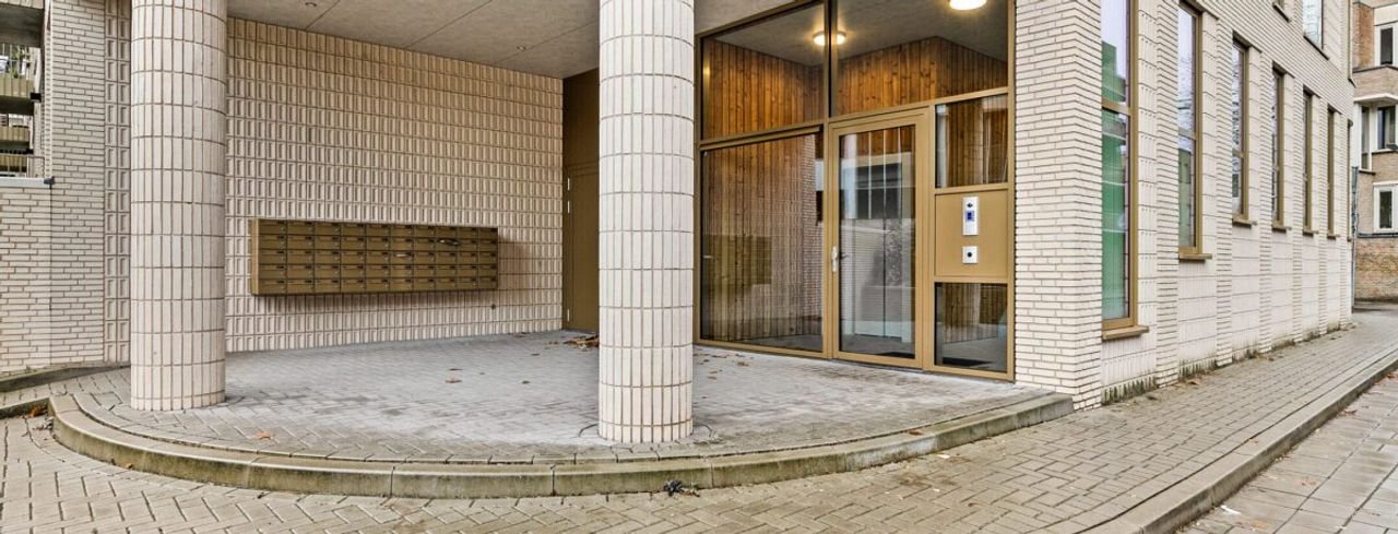 Modern 100m² apartment in Hilversum - Image 3