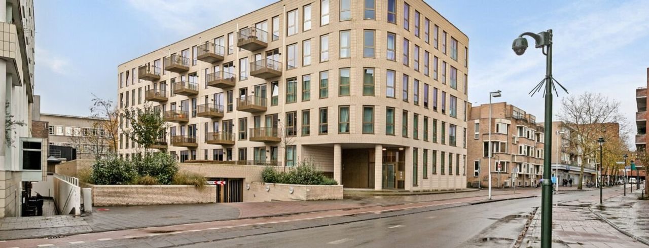 Modern 100m² apartment in Hilversum - Image 1