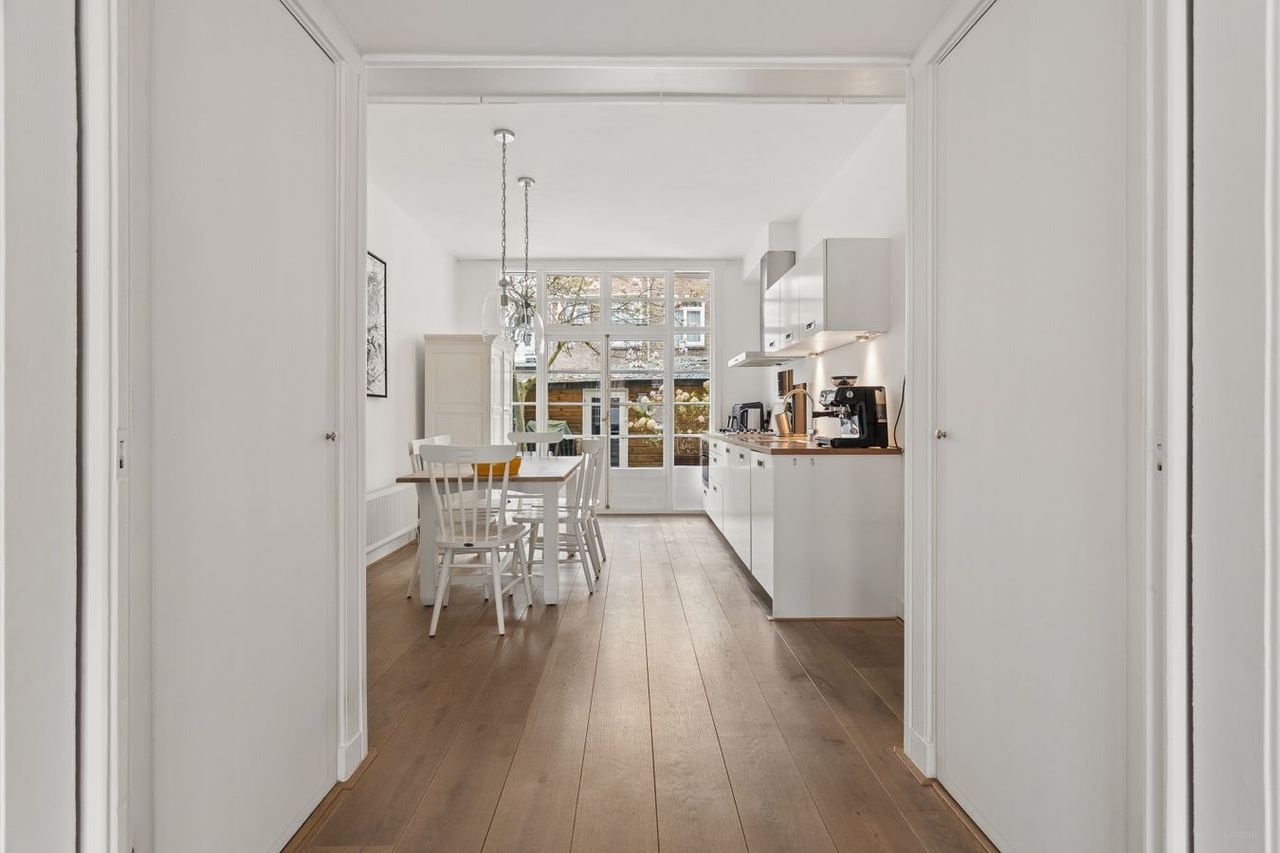 Furnished apartment with south-facing garden - Image 7