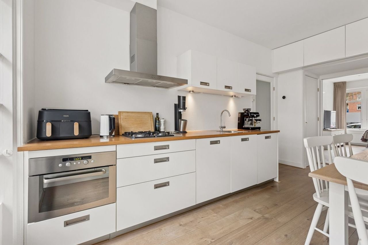 Furnished apartment with south-facing garden - Image 9