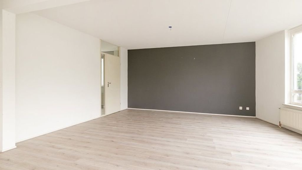 Energy-efficient 80 m² apartment with balcony - Image 1