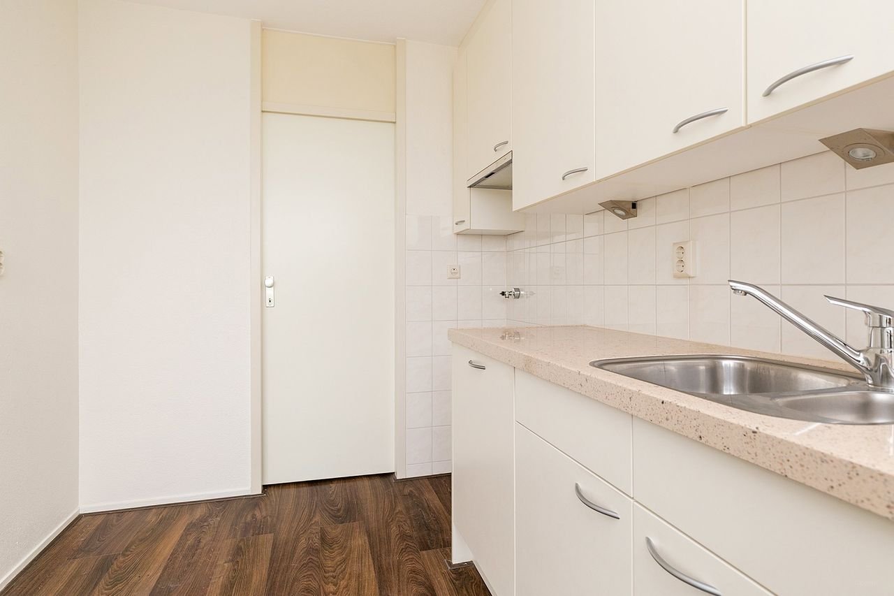 Energy-efficient 80 m² apartment with balcony - Image 21