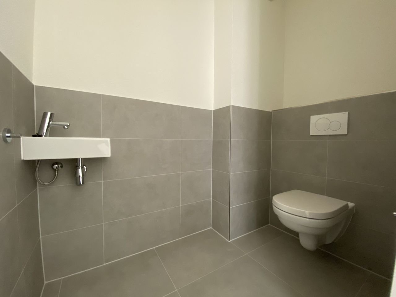 Renovated corner house in Delft - Image 12