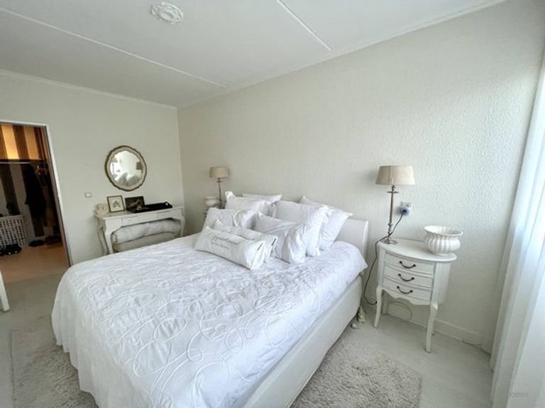 Furnished 101m² apartment in Reigersbos - Image 8