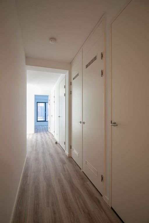 Modern two-bedroom apartment on the IJ river - Image 14