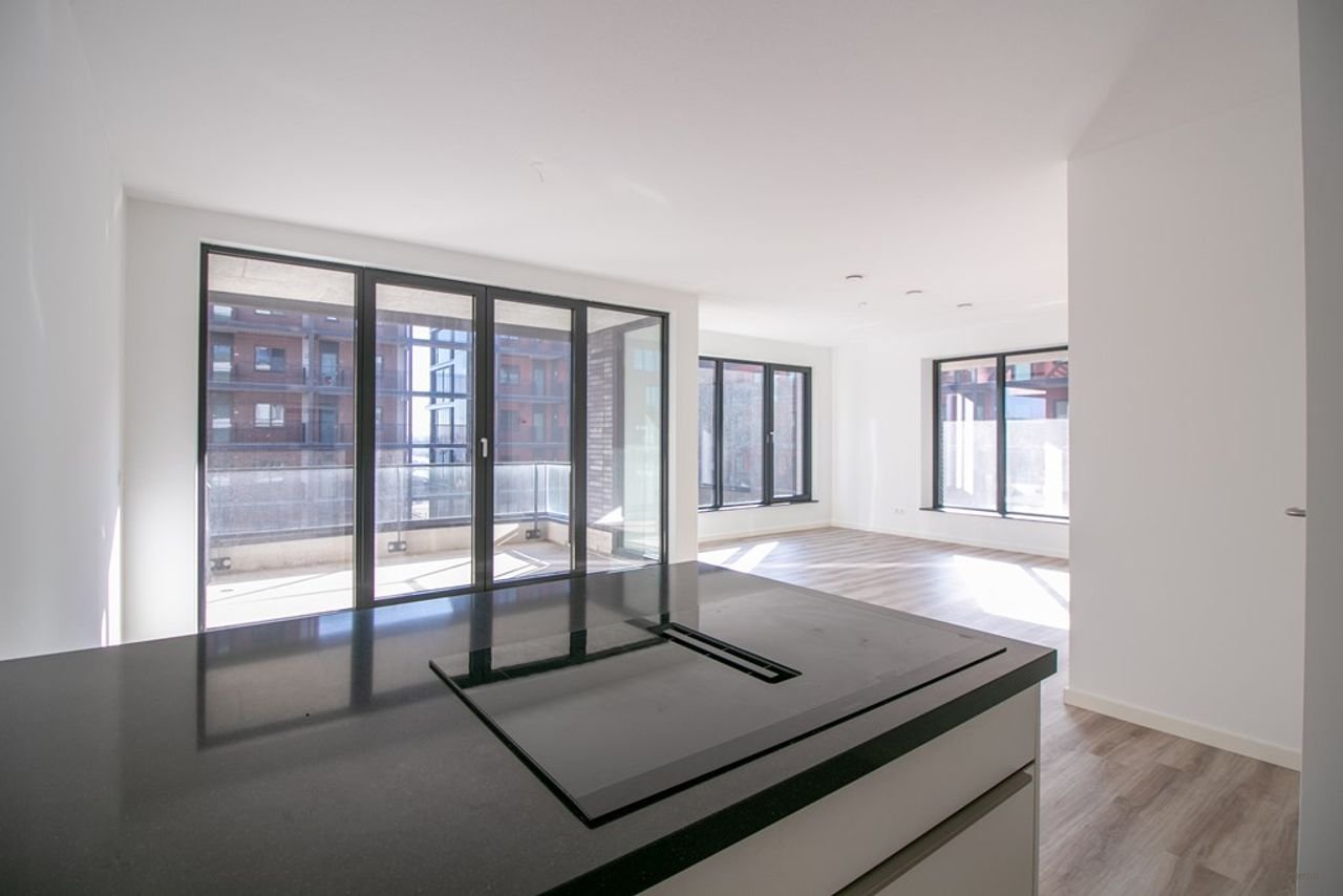 Modern two-bedroom apartment on the IJ river - Image 9