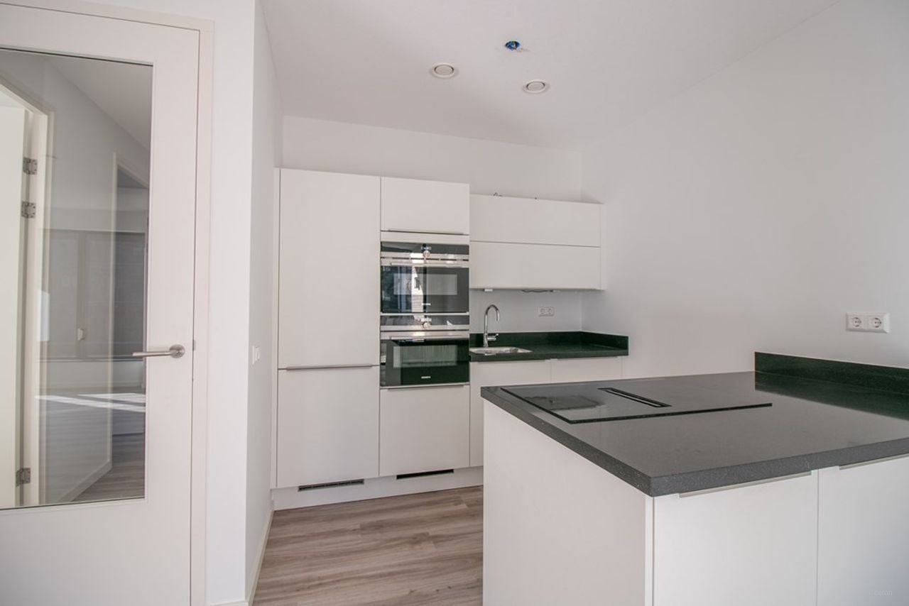 Modern two-bedroom apartment on the IJ river - Image 7