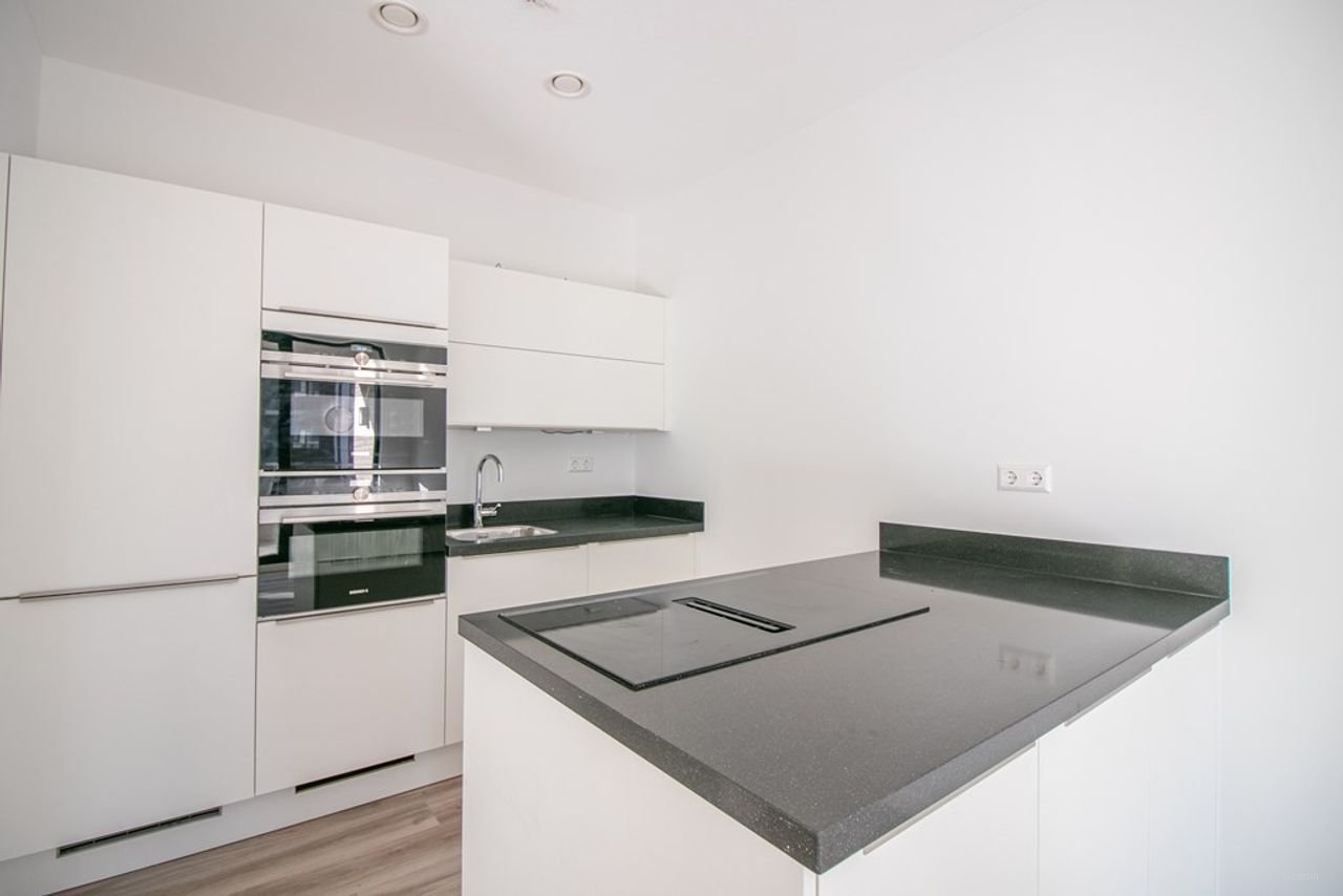 Modern two-bedroom apartment on the IJ river - Image 8