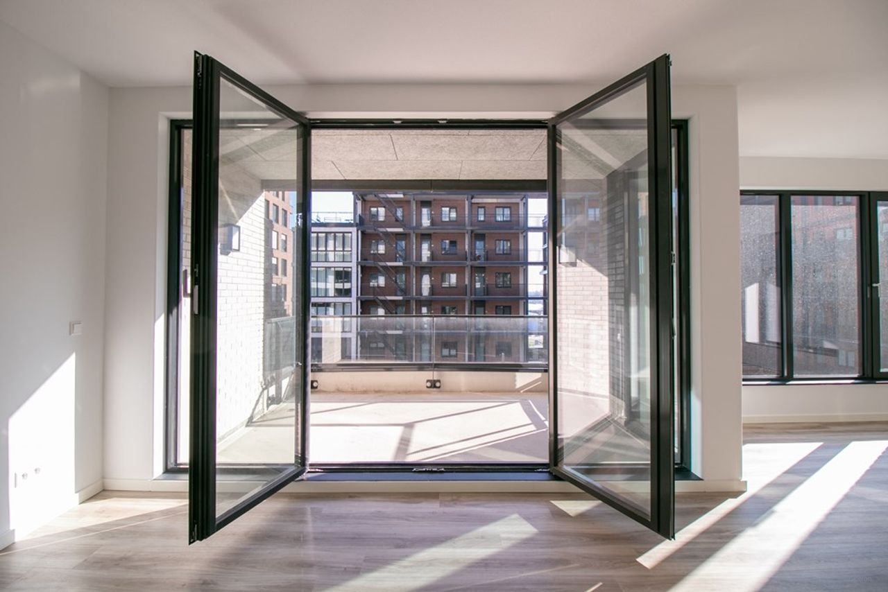 Modern two-bedroom apartment on the IJ river - Image 11