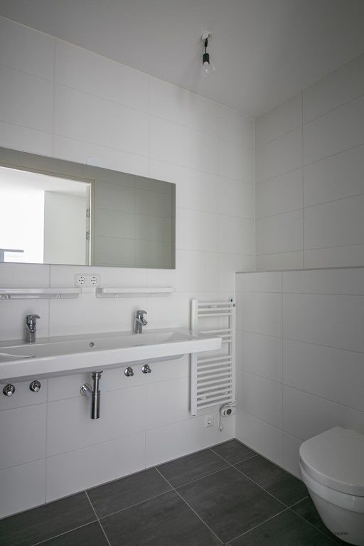 Modern two-bedroom apartment on the IJ river - Image 18