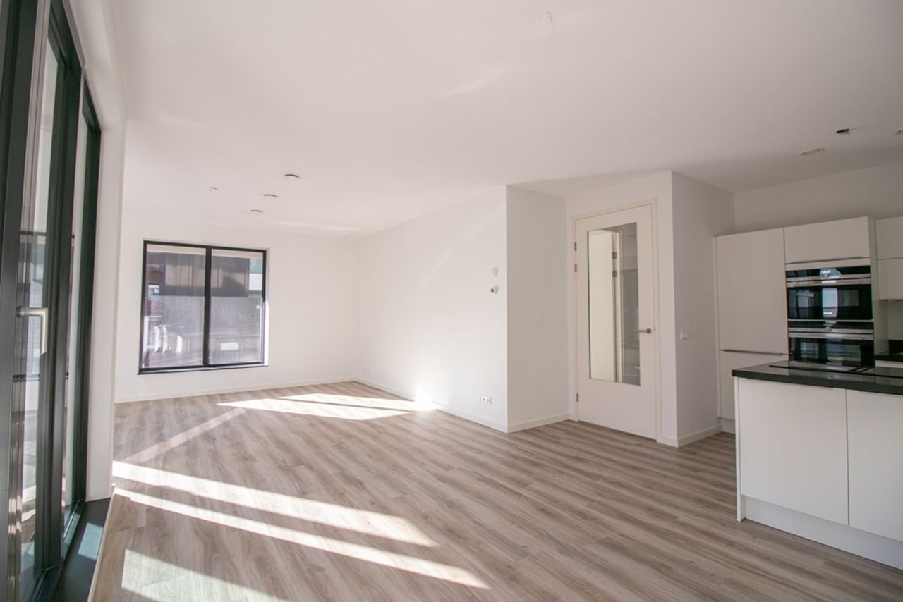 Modern 2-bedroom apartment with balcony at the NDSM Wharf - Image 13