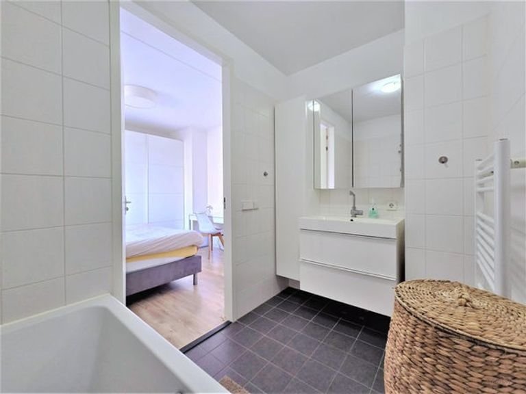 Bright 60m² apartment in Amstelkwartier - Image 22