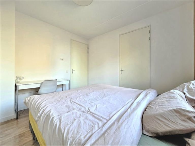 Bright 60m² apartment in Amstelkwartier - Image 17