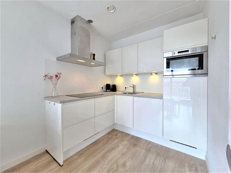 Bright 60m² apartment in Amstelkwartier - Image 12