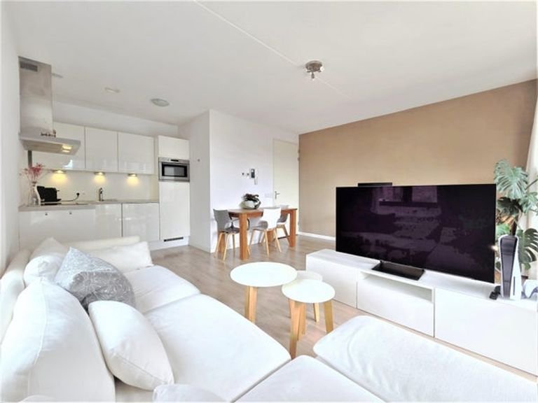 Bright 60m² apartment in Amstelkwartier - Image 10