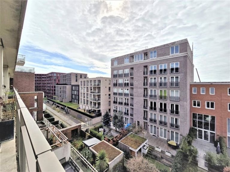 Bright 60m² apartment in Amstelkwartier - Image 4