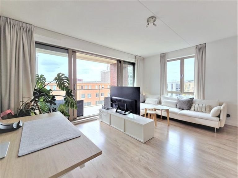 Bright 60m² apartment in Amstelkwartier - Image 1