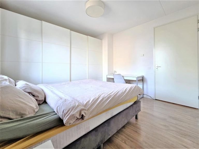 Bright 60m² apartment in Amstelkwartier - Image 23