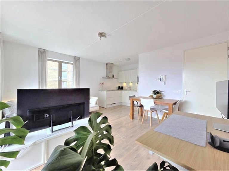 Bright 60m² apartment in Amstelkwartier - Image 11