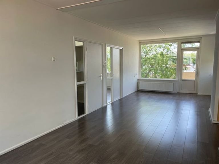 Unfurnished 2-bedroom apartment with two balconies in Rosmalen - Image 4